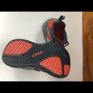 Toddler Teva Churn water shoes/sneakers